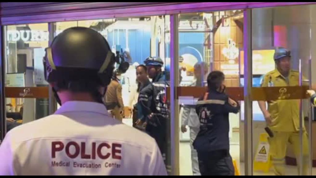sparatoria-in-un-centro-commerciale-di-bangkok,-arrestato-un-14enne